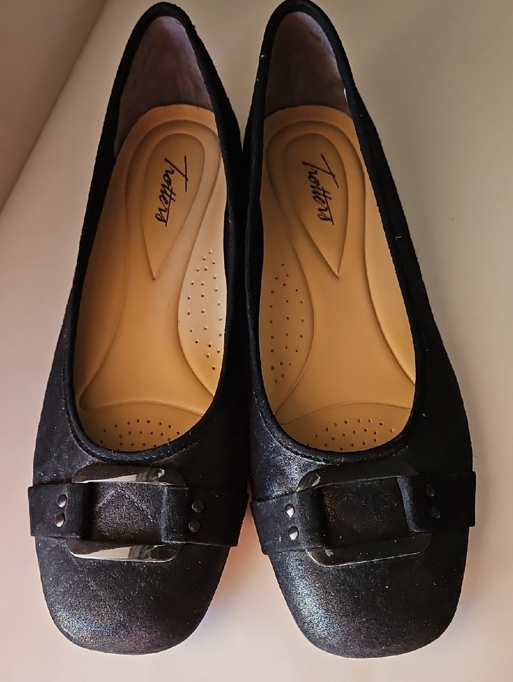 TROTTERS BLACK SIZZLE BALLET FLATS SZ 11